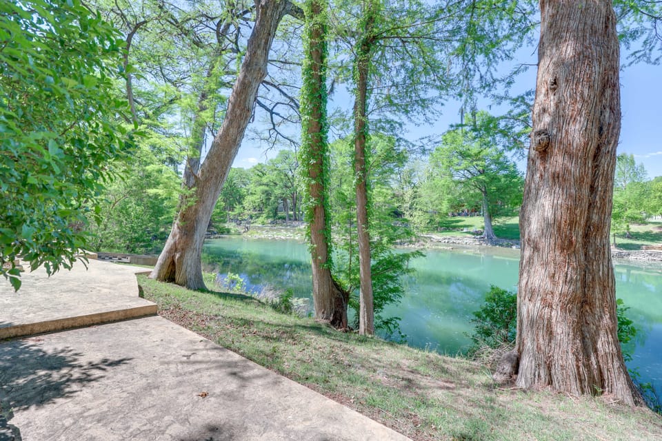 Cozy New Braunfels Condo w/ Community Pool & Grill Apartment in Gruene