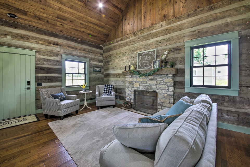 ‘Bross Brother's Cabin’ w/ Wraparound Porch! House in St. Peters