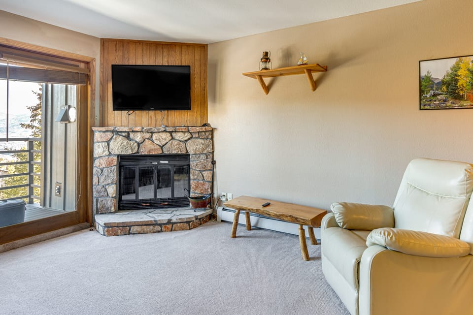 Relax in our hot tub after world class skiing Apartment in Wildernest