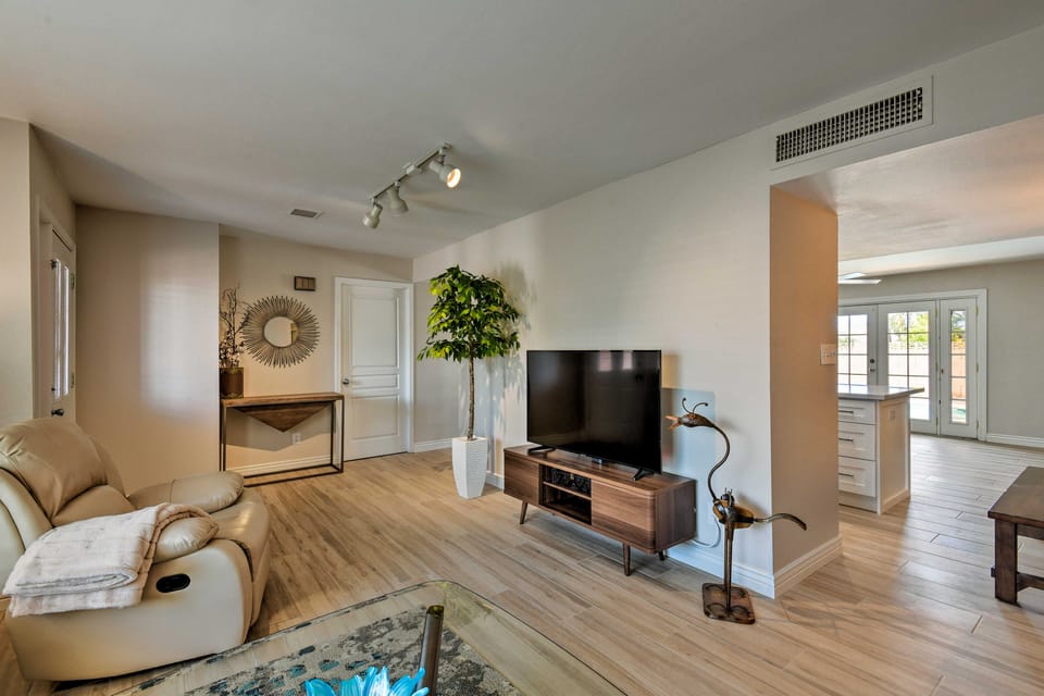 3 Mi to ASU: Tempe Getaway w/ Heated Pool House in Tempe