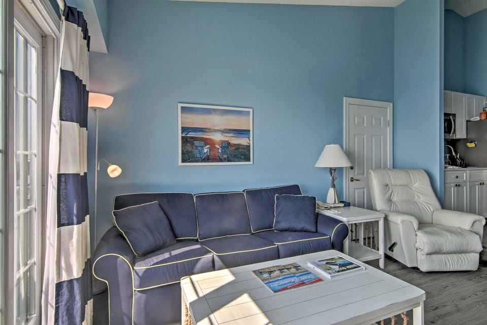Walk to Beaches & Restaurants: Ocean City Condo Apartment in Ocean City