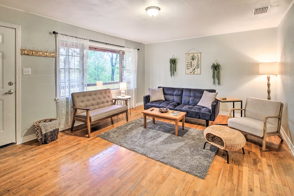 Centrally Located Hot Springs Home w/ Deck! House in Hot Springs