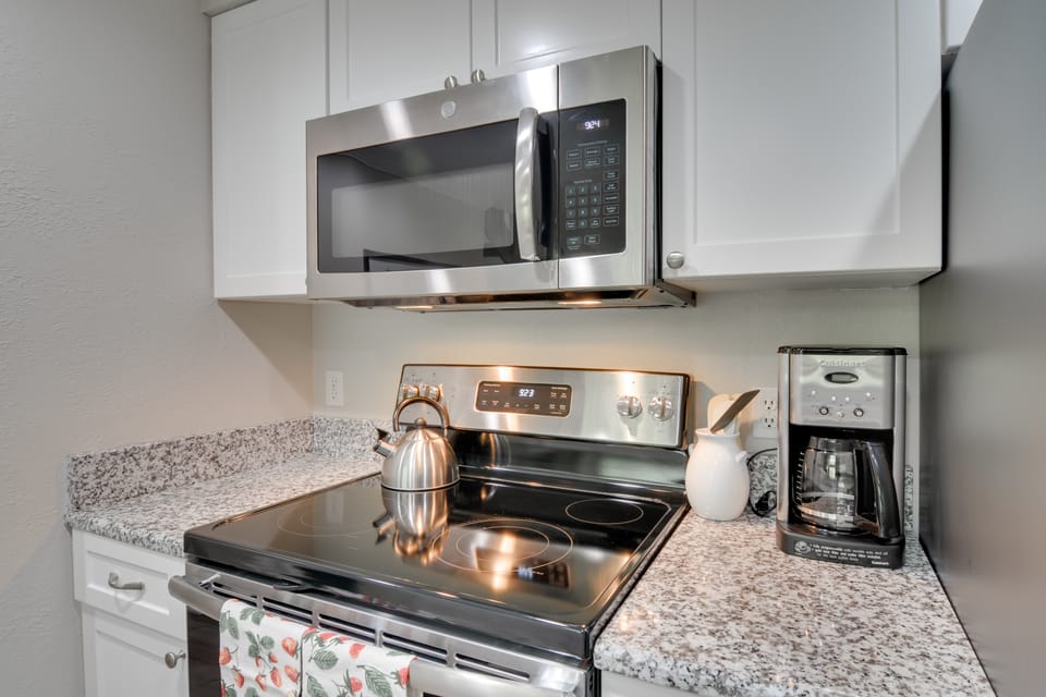 Harbor Springs Condo ~ 6 Mi to Lake Michigan! Apartment in Michigan