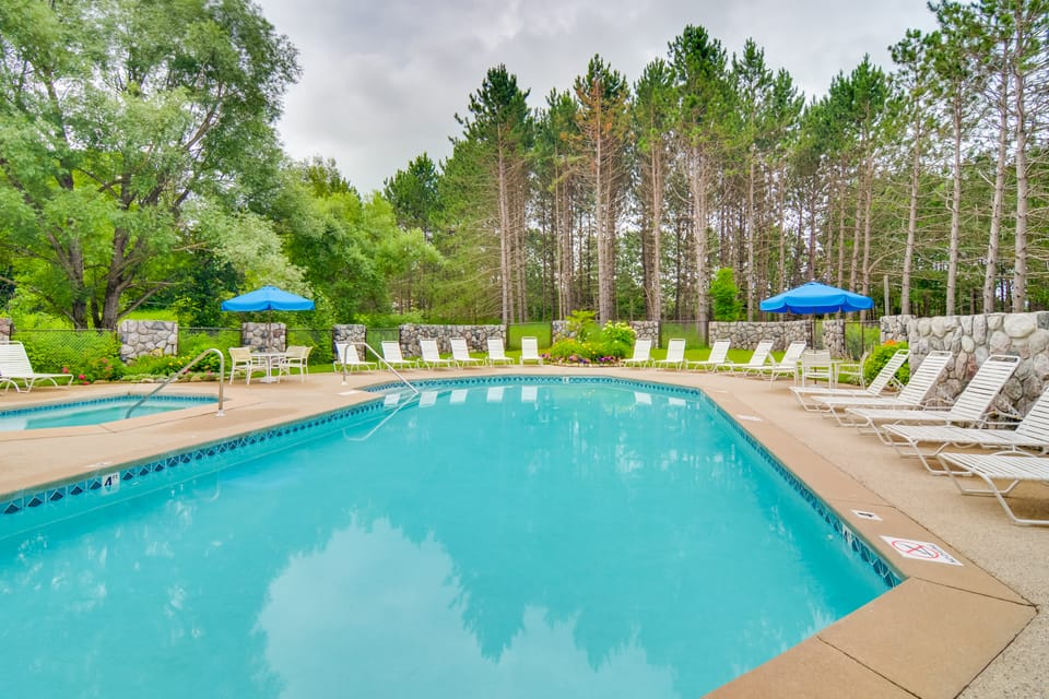 Harbor Springs Condo ~ 6 Mi to Lake Michigan! Apartment in Michigan
