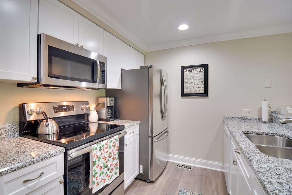 Harbor Springs Condo ~ 6 Mi to Lake Michigan! Apartment in Michigan