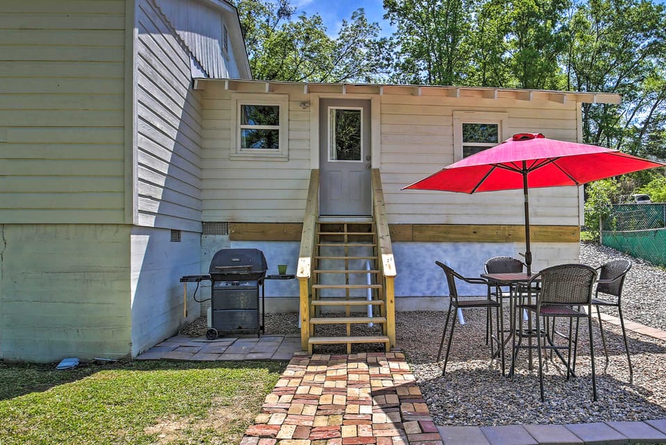 Walk to Oaklawn Racing: Hot Springs Home! House in Hot Springs