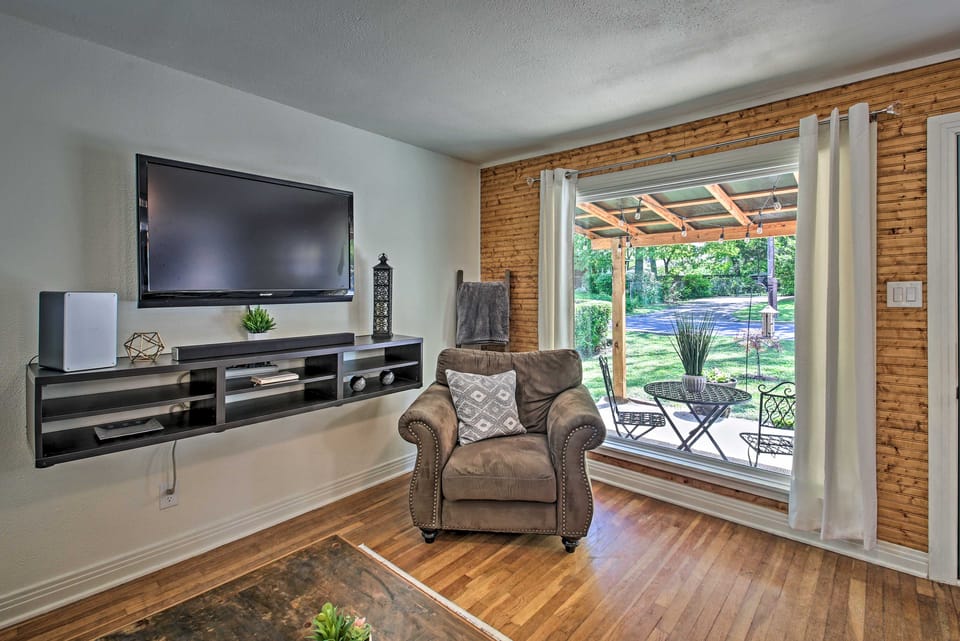 Walk to Oaklawn Racing: Hot Springs Home! House in Hot Springs