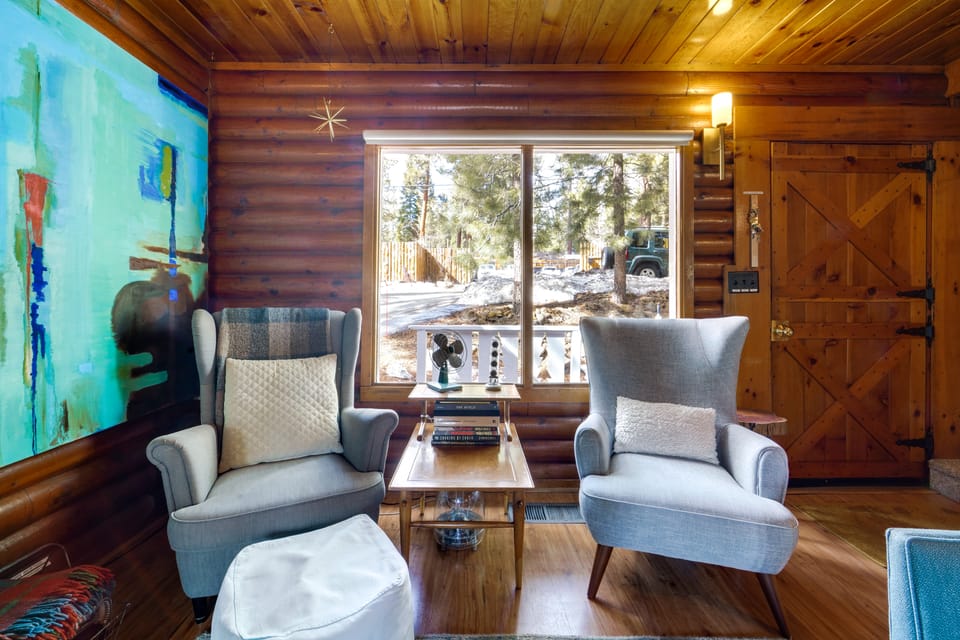 Boutique + Artsy Log Cabin in North Lake Tahoe! House in Kings Beach