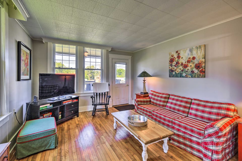Cozy Damascus Cottage w/ Porch & Trail Access! Cottage in Damascus