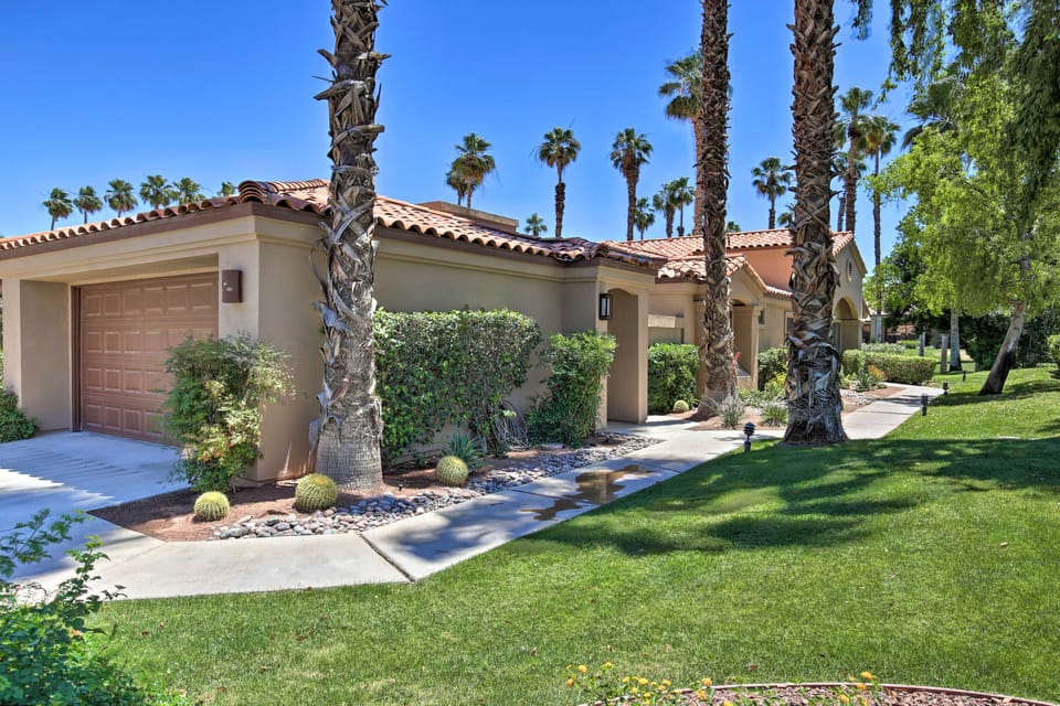 Luxury Remodeled Palm Desert Resort Condo! Apartment in Palm Desert