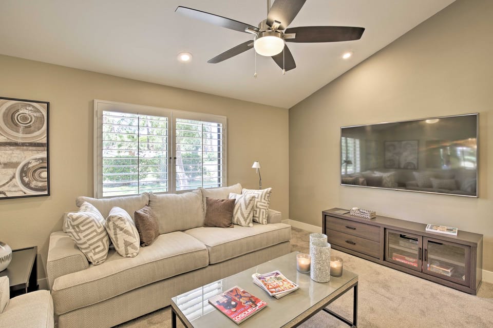 Luxury Remodeled Palm Desert Resort Condo! Apartment in Palm Desert