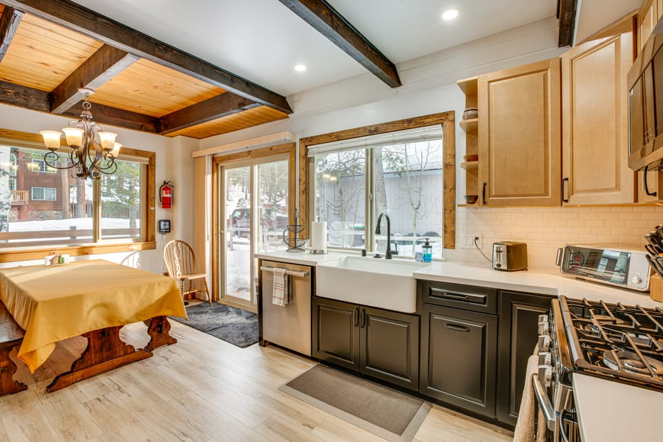Discount Available! Lake Tahoe Gem w/ Pool Table House in Sierra Nevada