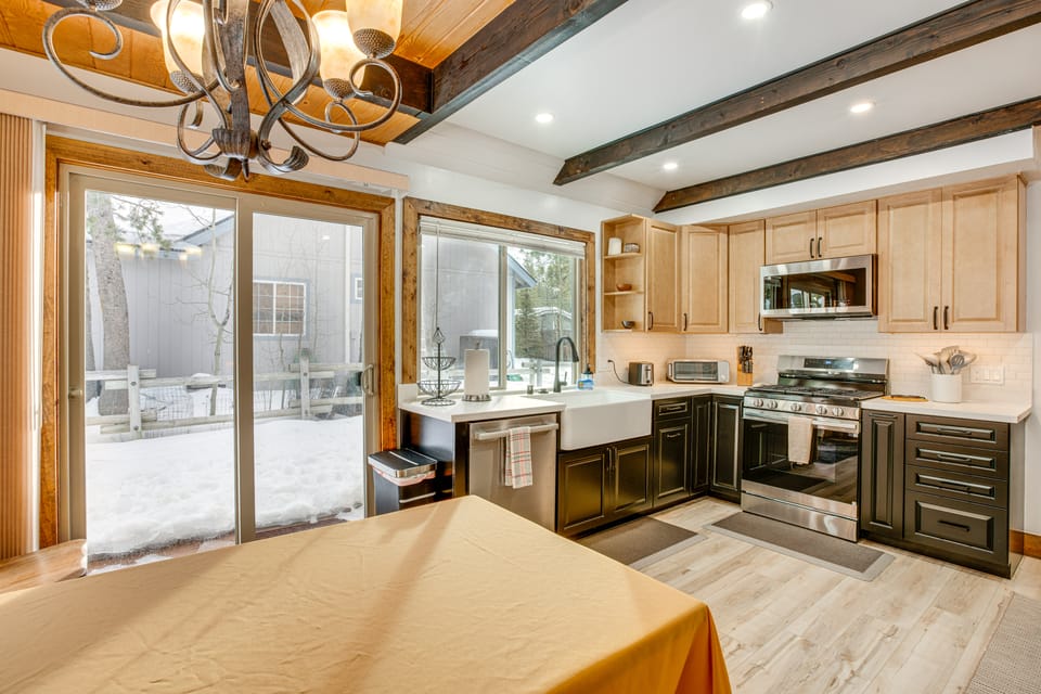Discount Available! Lake Tahoe Gem w/ Pool Table House in Sierra Nevada