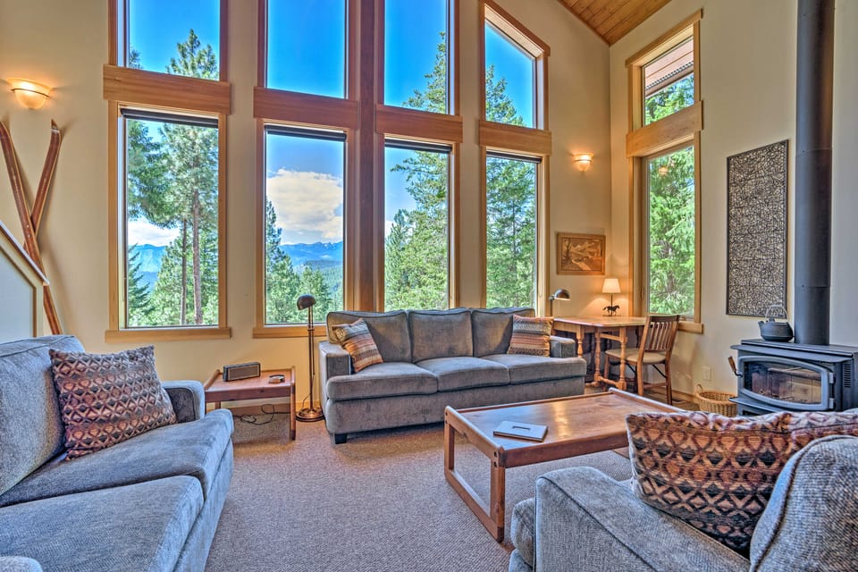 Private Leavenworth Cabin w/ Mtn Views & Fire Pit House in Washington