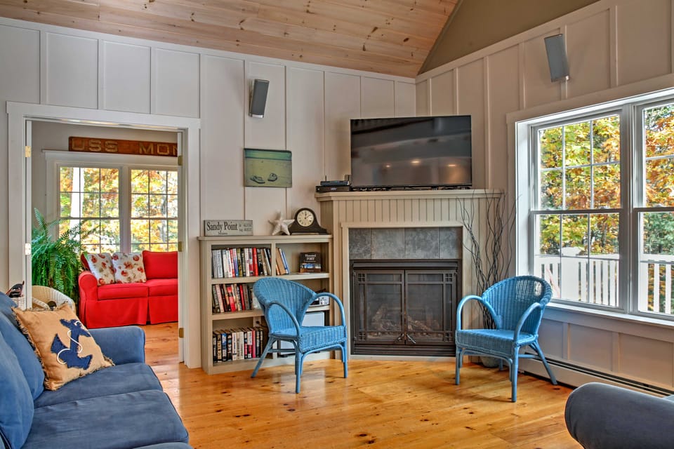 Beautiful Sandy Point Getaway w/ Wraparound Deck! House in Sandy Point