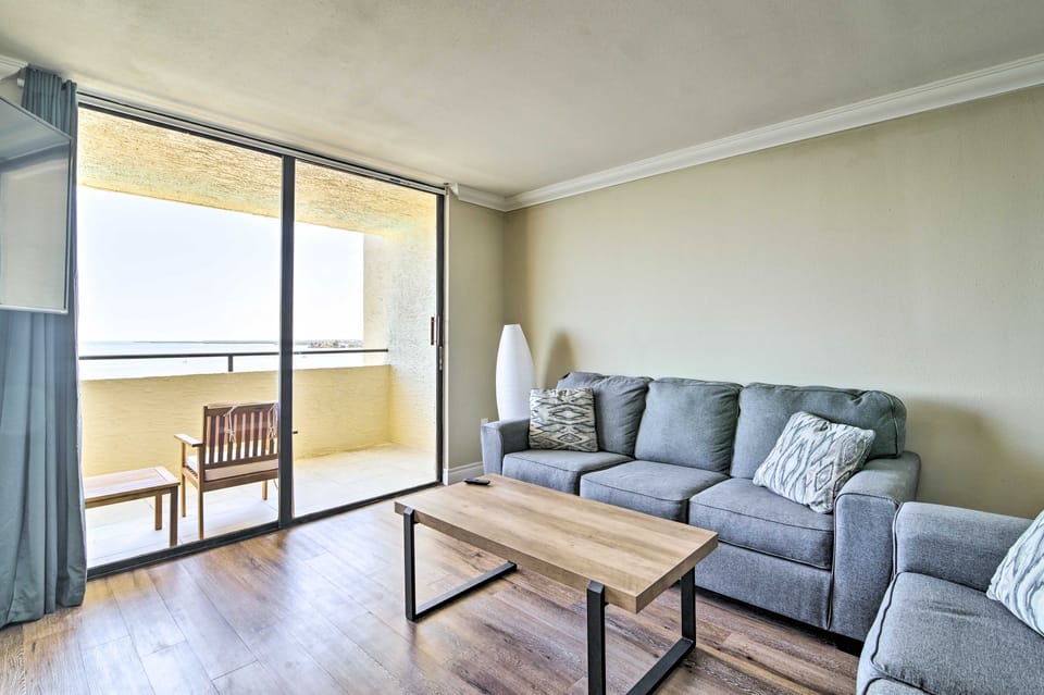 Waterfront Condo: Resort Pool, Tennis & Beach Apartment in Hudson