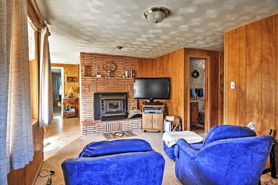 South Fork Log Cabin w/ Beautiful Mountain Views! House in South Fork