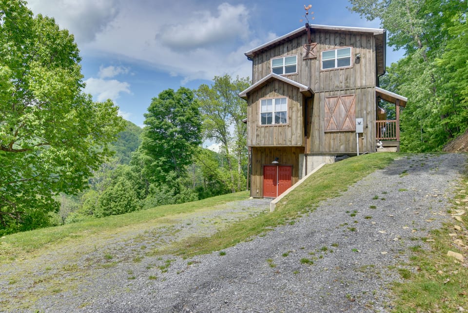 Retreat in the Cataloochee Ranch Area of Smokies House in Ivy Hill