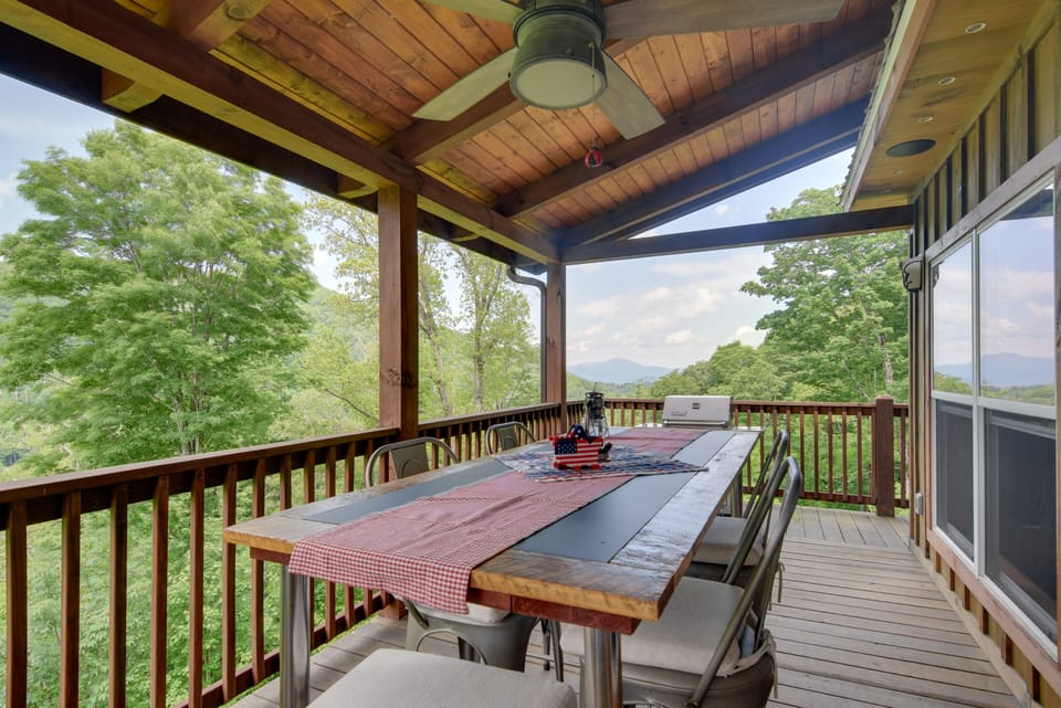 Retreat in the Cataloochee Ranch Area of Smokies House in Ivy Hill