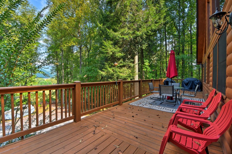 Andrews Cabin w/ Game Room & Covered Porch! House in Tennessee