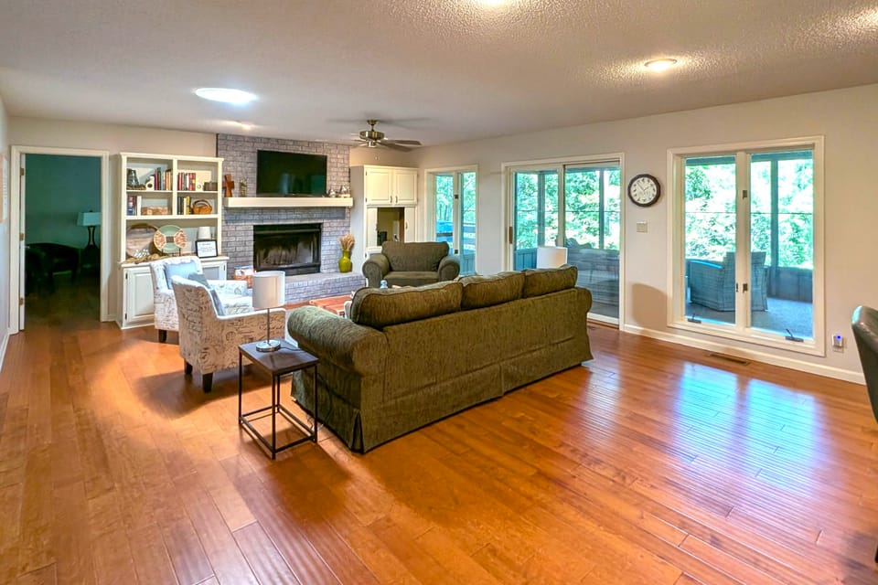 'Casa Azul' on Cortez Golf Course: Decks & Views! House in Garland County