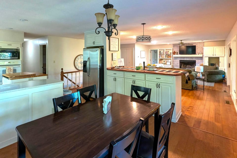 'Casa Azul' on Cortez Golf Course: Decks & Views! House in Garland County