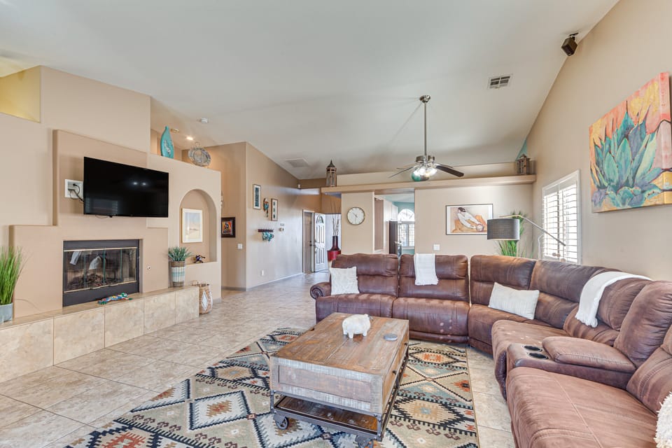 Heated Pool at 3 BR Home: 5 Mi to Coachella! House in La Quinta