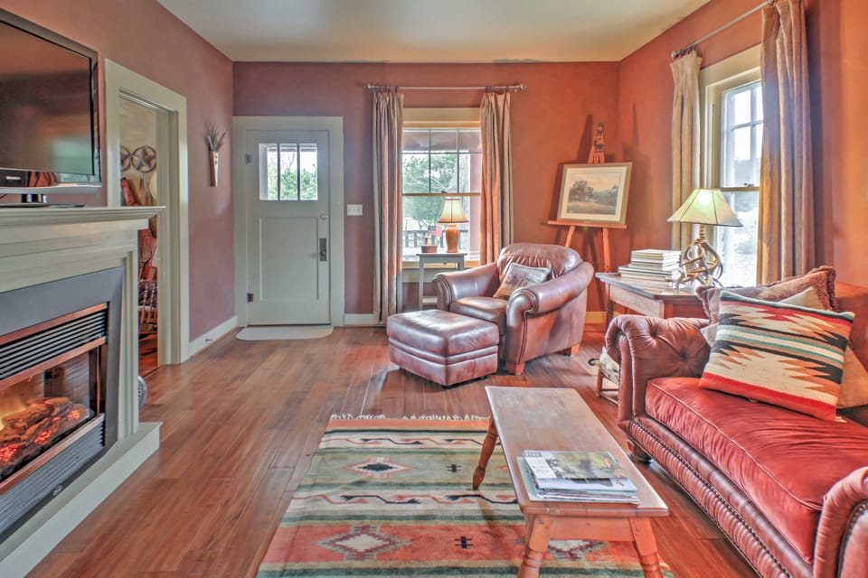 'August Schmidt' Fredericksburg Cottage w/ Hot Tub House in Rio Grande