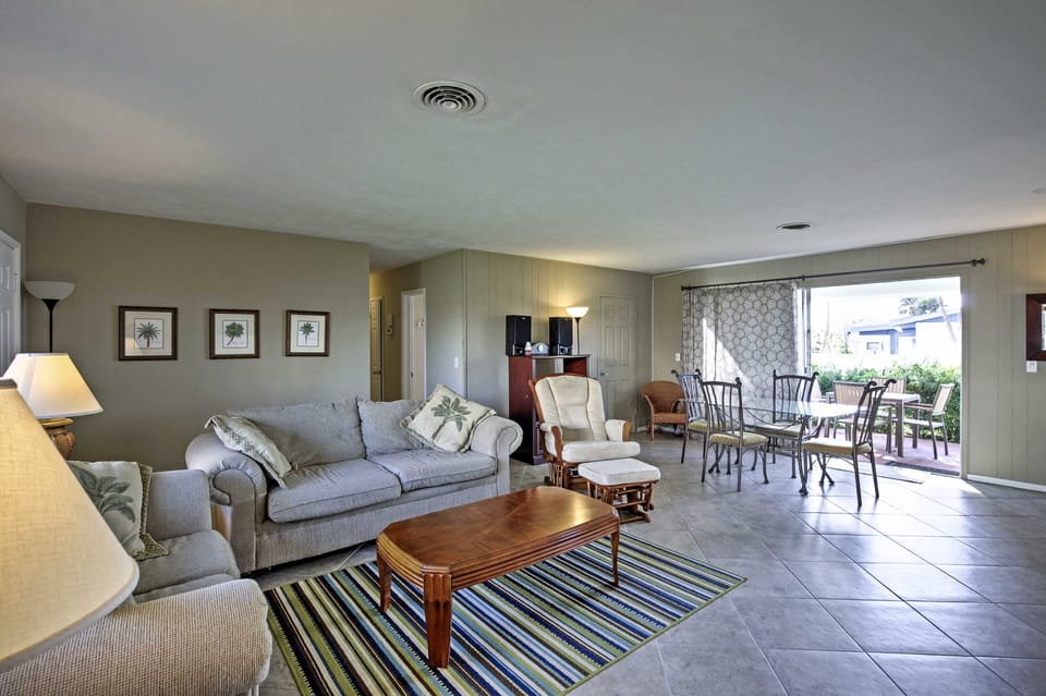 Pet-Friendly Daytona Beach Home, Walk to the Ocean House in Daytona Beach Shores