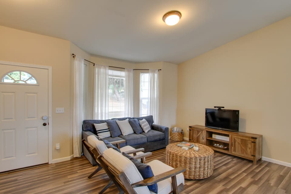 Waterfront Allyn Home with Fire Pit + 2 Kayaks! House in Allyn-Grapeview