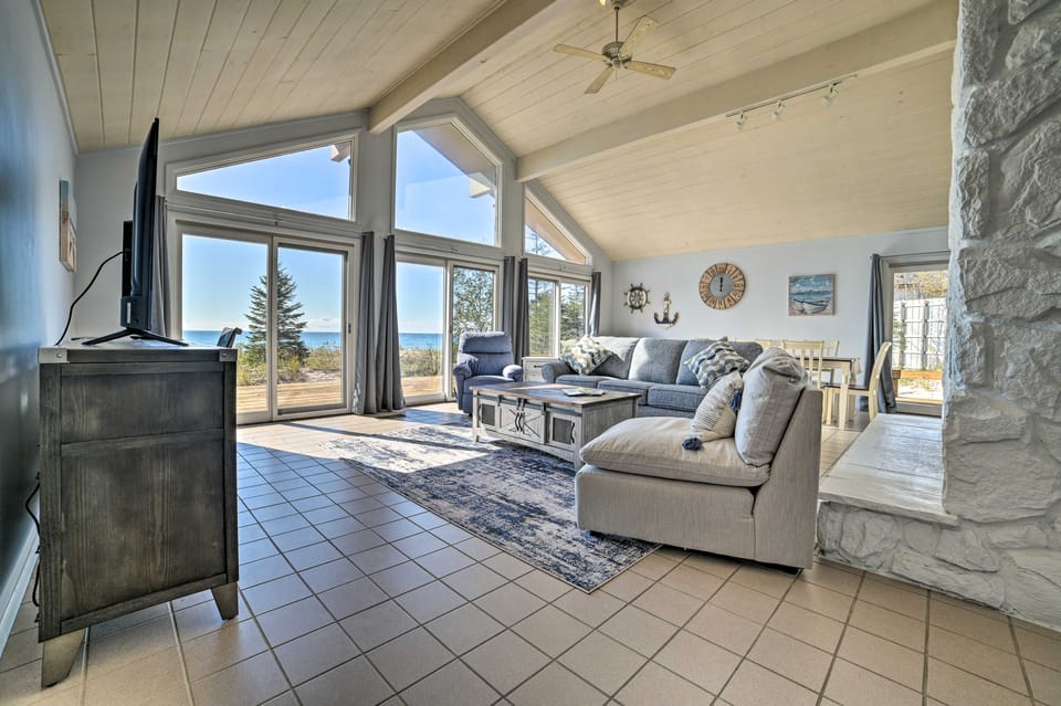 Lake Huron Home w/ Direct Beach Access! House in Michigan