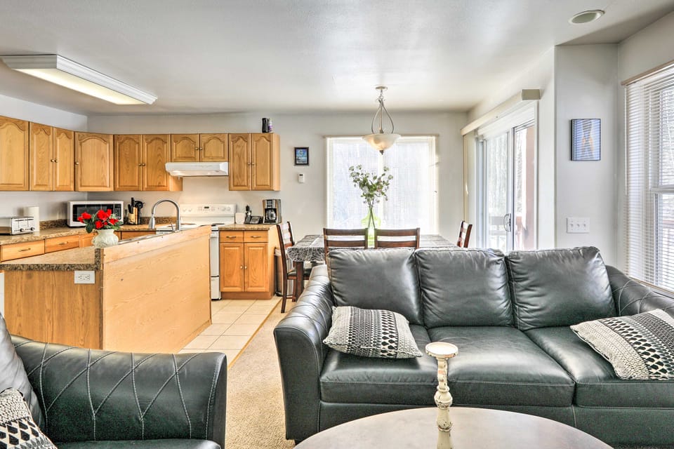 Peaceful Alaskan Escape: 13 Mi to Fairbanks! House in Alaska
