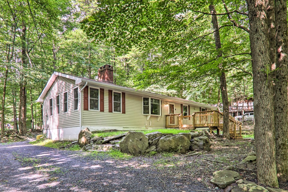 Sunroom, Fire Pit + Sauna: Lake Locust Village Gem House in Coolbaugh Township