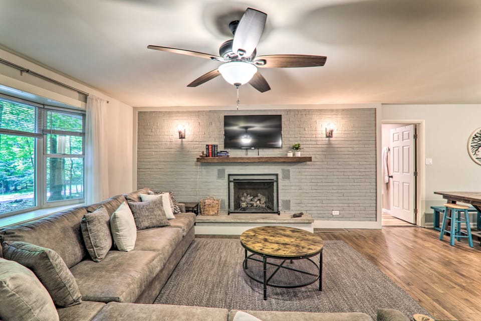 Sunroom, Fire Pit + Sauna: Lake Locust Village Gem House in Coolbaugh Township
