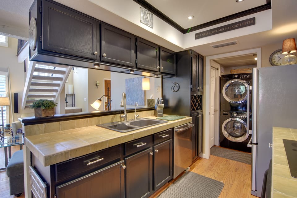 North Phoenix Gem w/ Courtyard & Pool Access Apartment in Phoenix