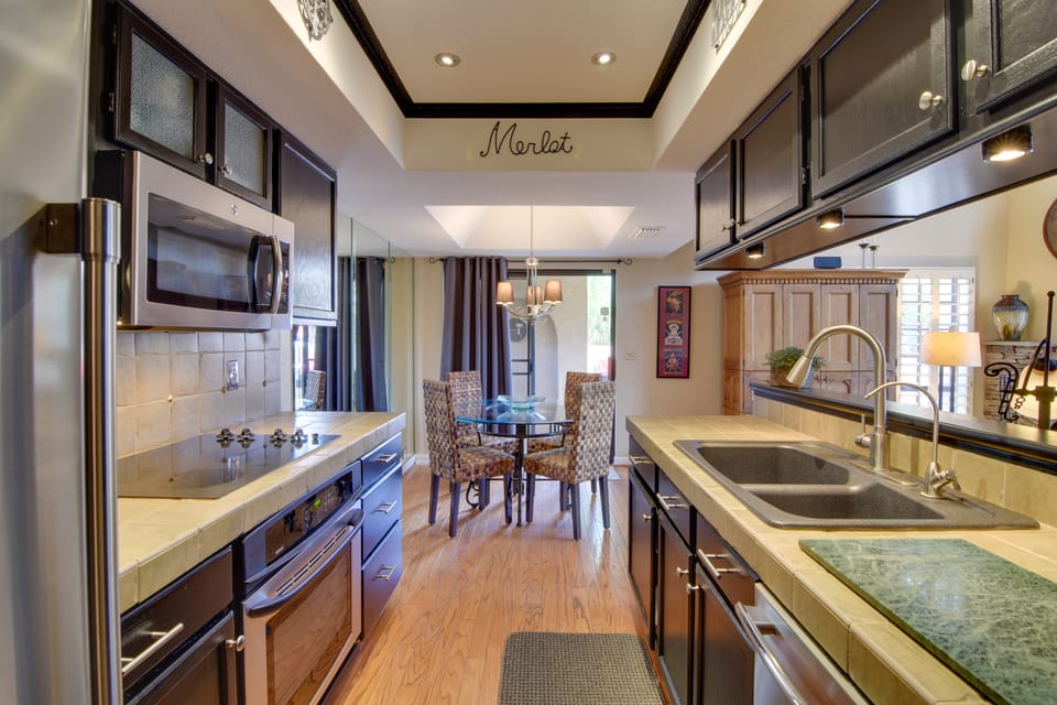 North Phoenix Gem w/ Courtyard & Pool Access Apartment in Phoenix