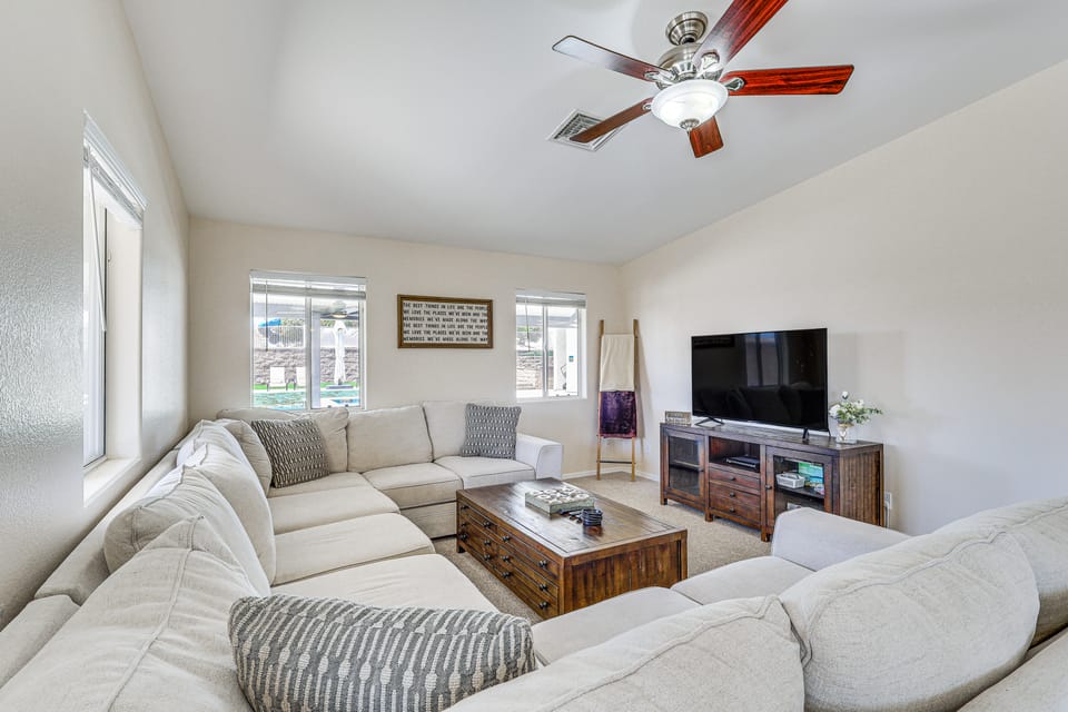 Lake Havasu Desert Oasis: Pool, Spa & RV Garage House in Lake Havasu City
