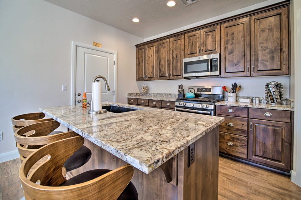 Modern Washington Home - Pool & Trail Access! Apartment in Washington