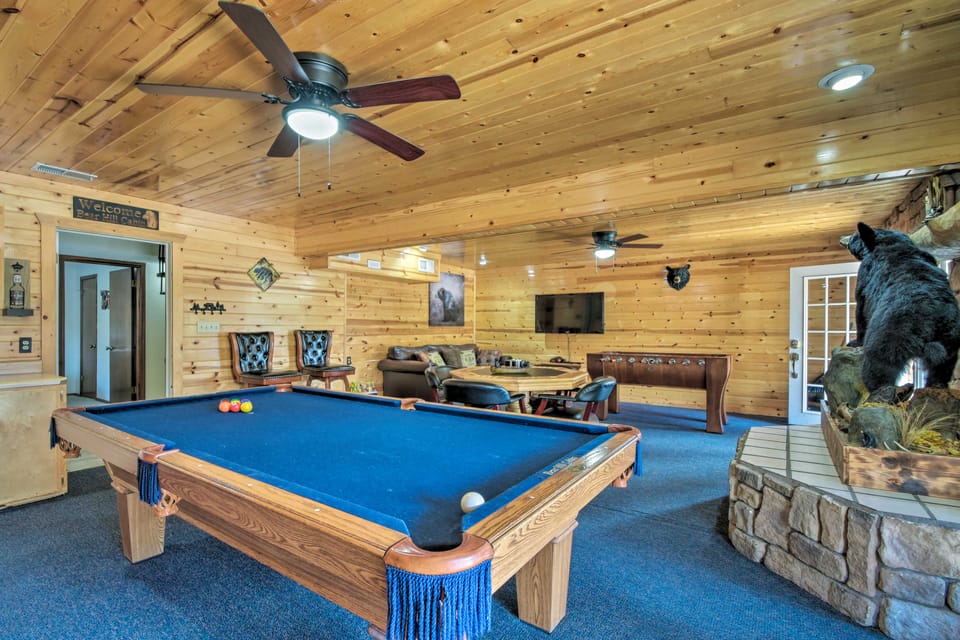 Cozy Ruidoso Cabin w/ Hot Tub & Game Room! House in Ruidoso