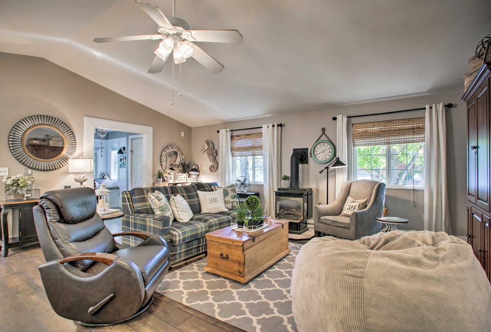 The Lake House in Rathdrum w/ Beach & Fire Pit House in Kootenai County