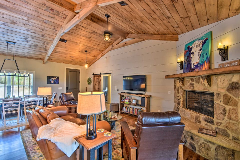 'Cork & Creek Cottage' w/ Mtn & Pasture Views! House in Georgia