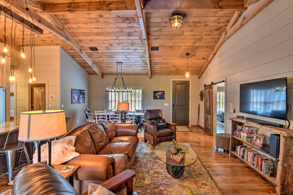 'Cork & Creek Cottage' w/ Mtn & Pasture Views! House in Georgia