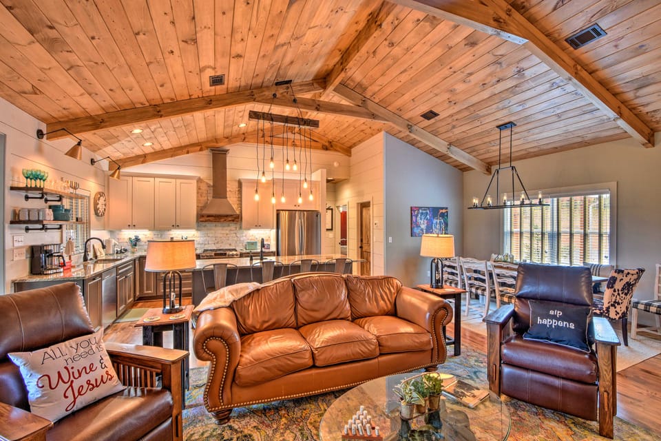'Cork & Creek Cottage' w/ Mtn & Pasture Views! House in Georgia