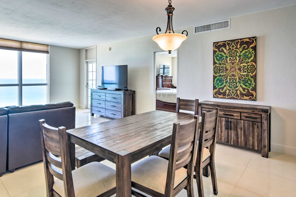 Beachfront Condo w/ Pool Access in Hollywood! Apartment in Hollywood Beach