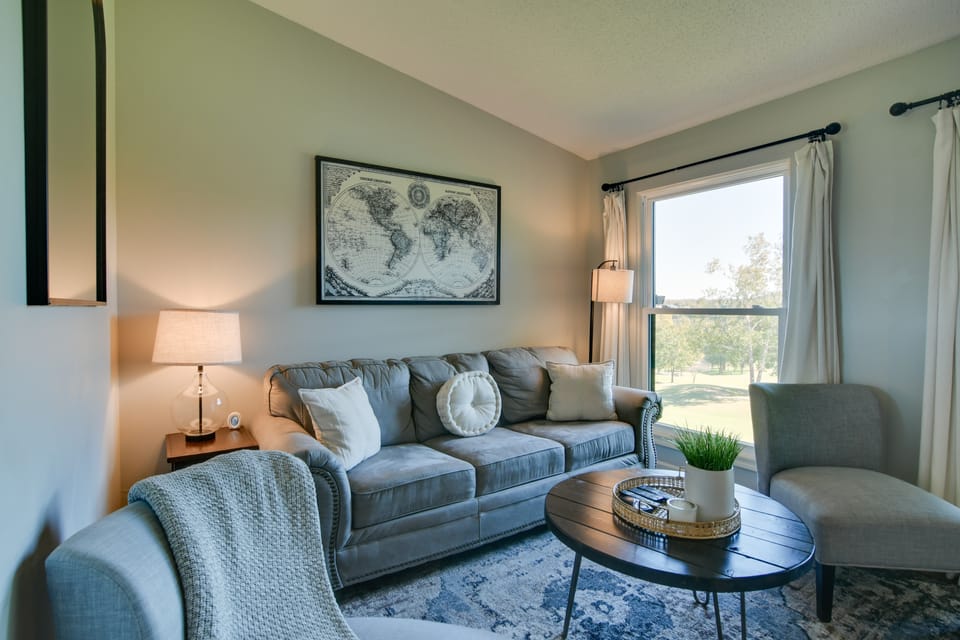 Indoor Pool! Pointe Royale Resort Condo in Branson Apartment in Branson