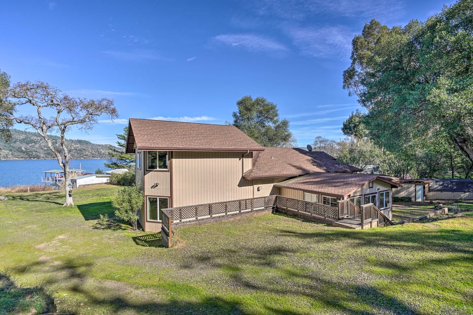 Waterfront Clearlake Retreat w/ Dock & Kayaks House in Clear Lake