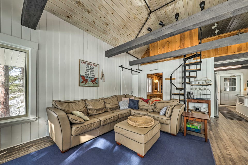 Quiet Waterfront Cabin w/ Dock, Game Room, Hot Tub House in Woodstock