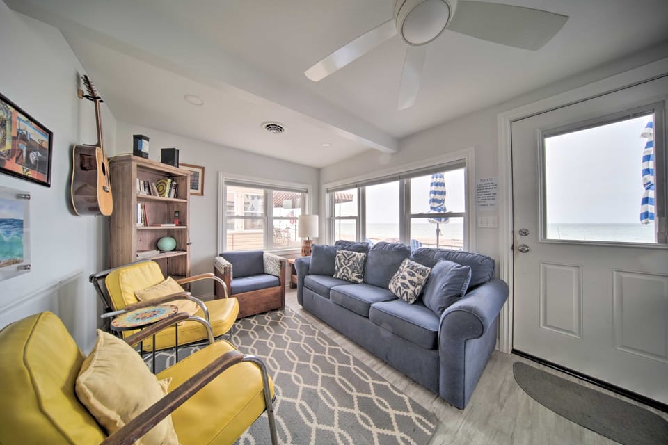 1 Mi to Presque Isle: Waterfront Lake Erie Cottage Cottage in Millcreek Township