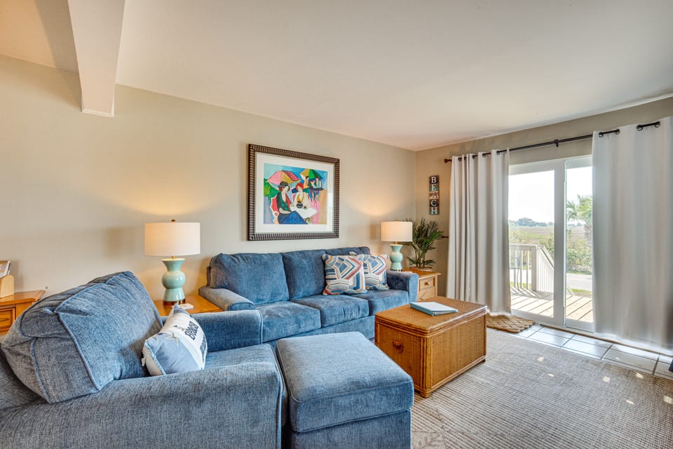 Harbor Island Condo with Deck - Steps to Beach! Apartment in South Carolina
