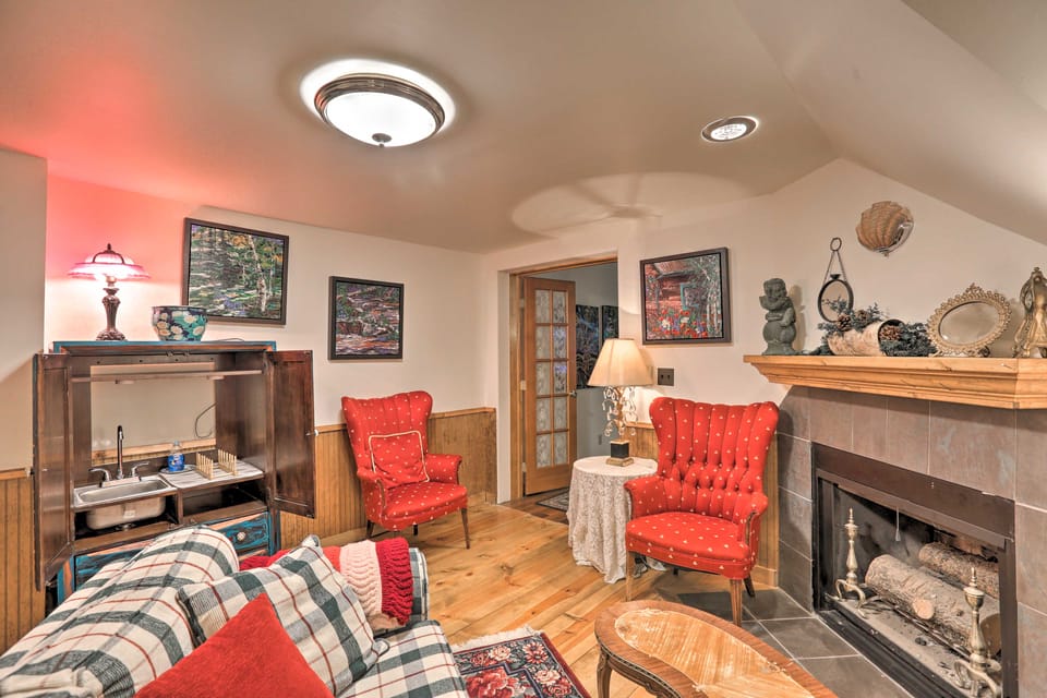 ‘Chicago Creek B & B‘: 1 Mi to Mt Blue Sky! Apartment in Idaho Springs